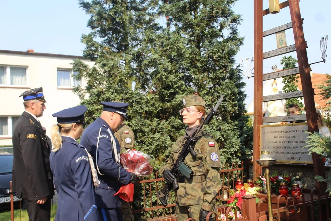 W Jarocinie uczczono Dzień Sybiraka przy Krzyżu Martyrologii w 20. rocznicę jego poświęcenia [ZDJĘCIA] - Zdjęcie główne