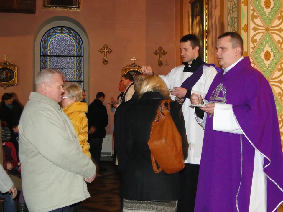 Środa Popielcowa z posypaniem głów popiołem