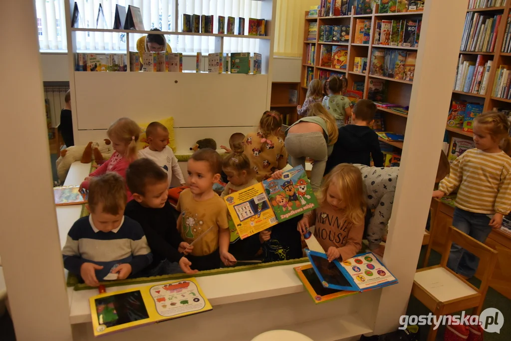 "Mała książka - wielki człowiek". Podsumowanie ogólnopolskiej kampanii w bibliotece w Gostyniu