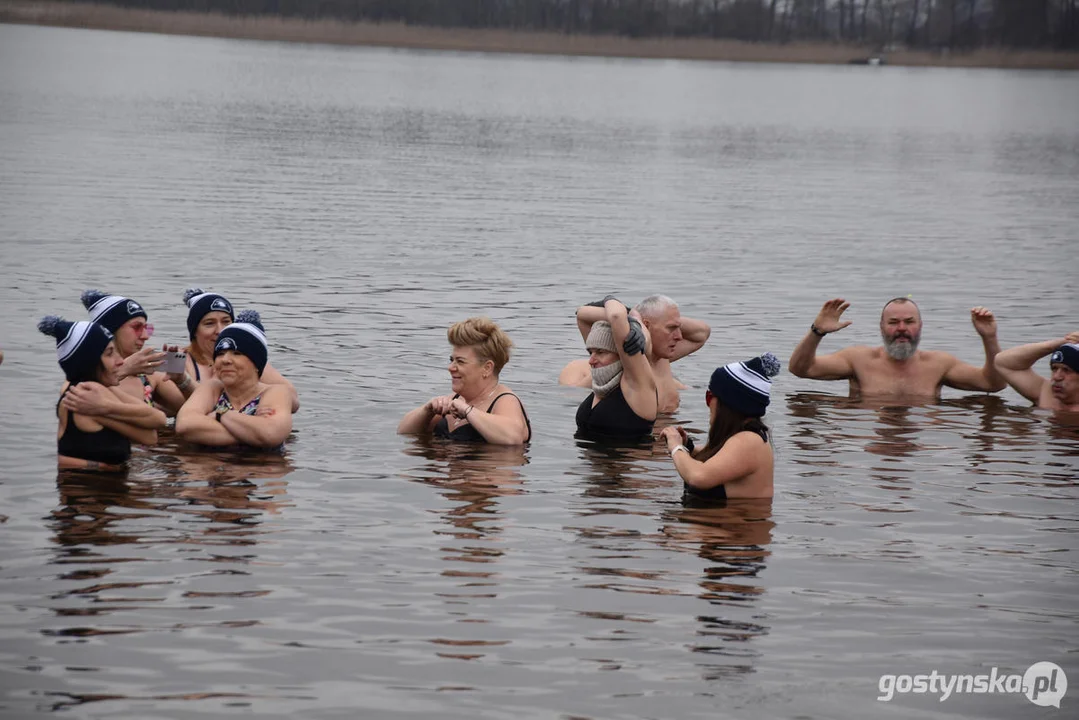 Klub Morsów "Niedźwiedź" Gostyń zorganizował dla WOŚP piknik na plaży jeziora cichowskiego