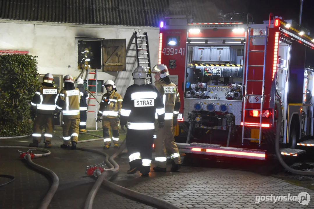 Nocny pożar w garażu w Czajkowie (gm. Gostyń)