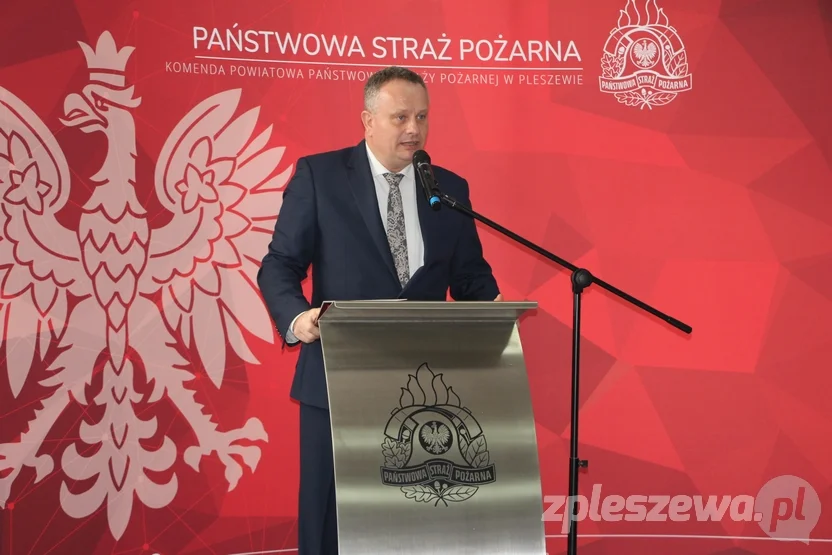 Strażacy z powiatu pleszewskiego odebrali nowe auta i świadczenia