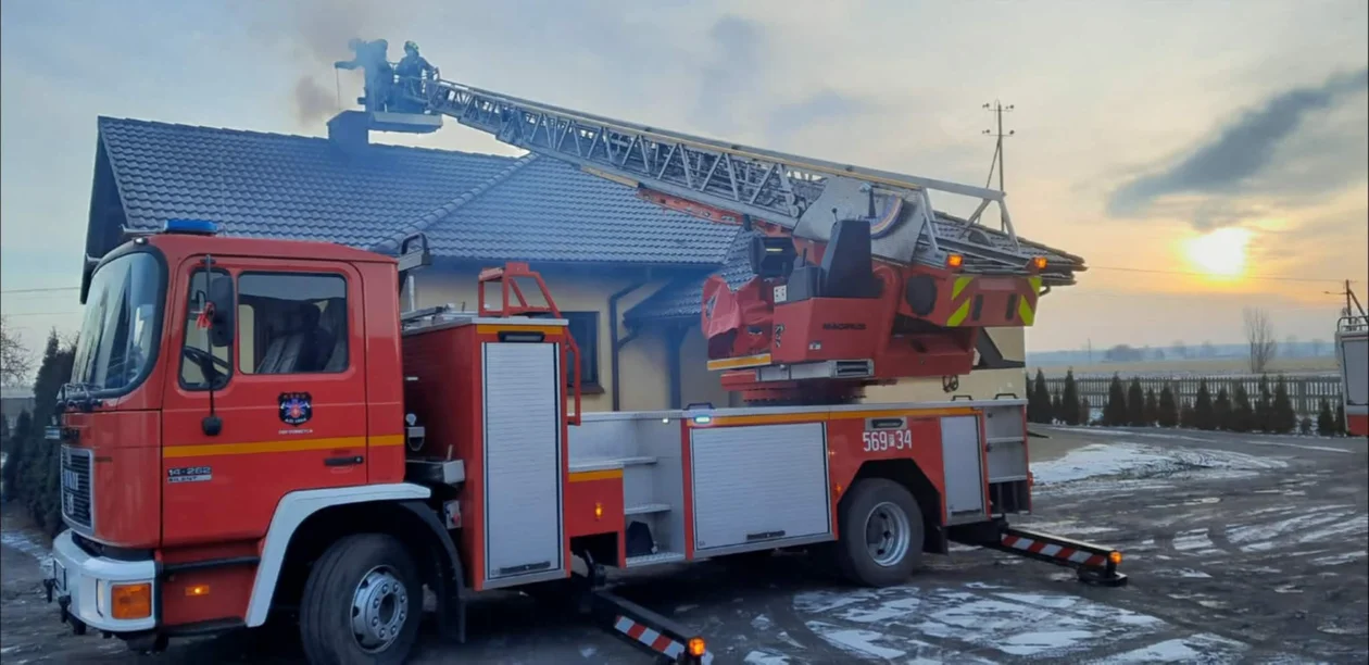 Pożar w gminie Dobrzyca. Trzy zastępy w akcji - Zdjęcie główne