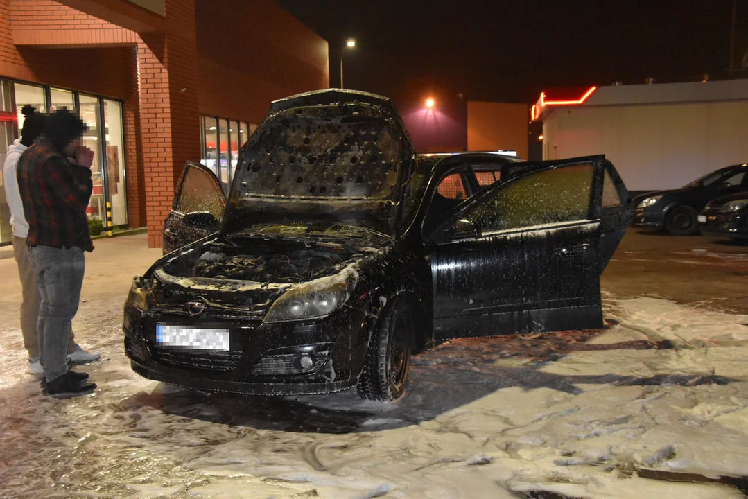 Pożar samochodu w Piaskach