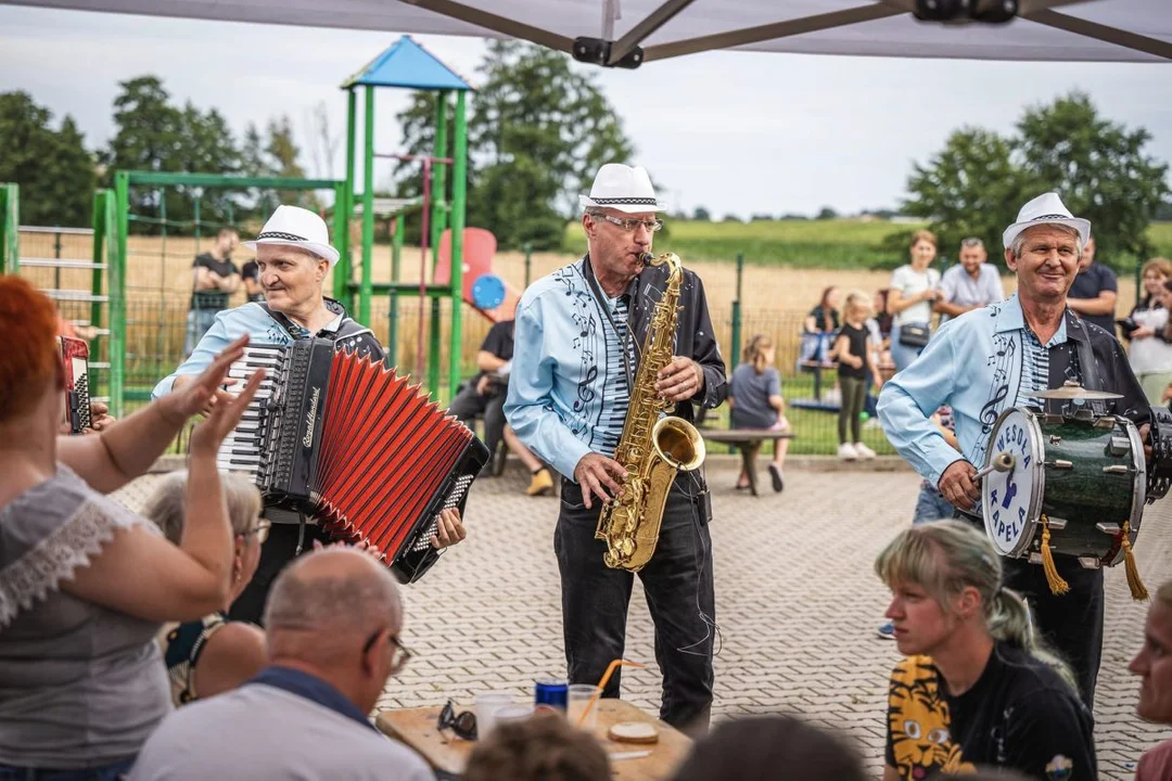 „Grillowanie z sołtysami” w Cerekwicy Starej. Bawiło się blisko 400 osób [ZDJĘCIA] - Zdjęcie główne