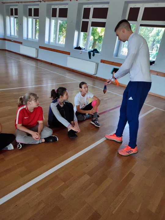 Mateusz Siuda odwiedził szkołę w Broniszewicach