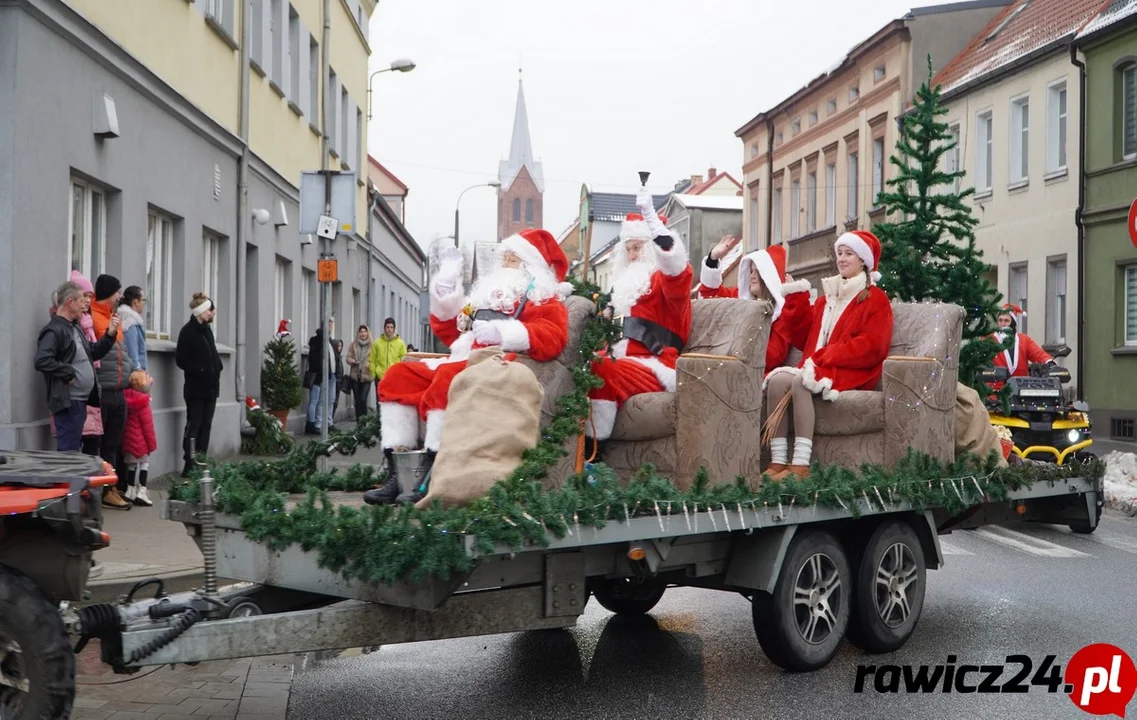 Mikołaj nadjechał z wyjątkowym korowodem. Jarmark w Jutrosinie już za nami [ZDJĘCIA] - Zdjęcie główne