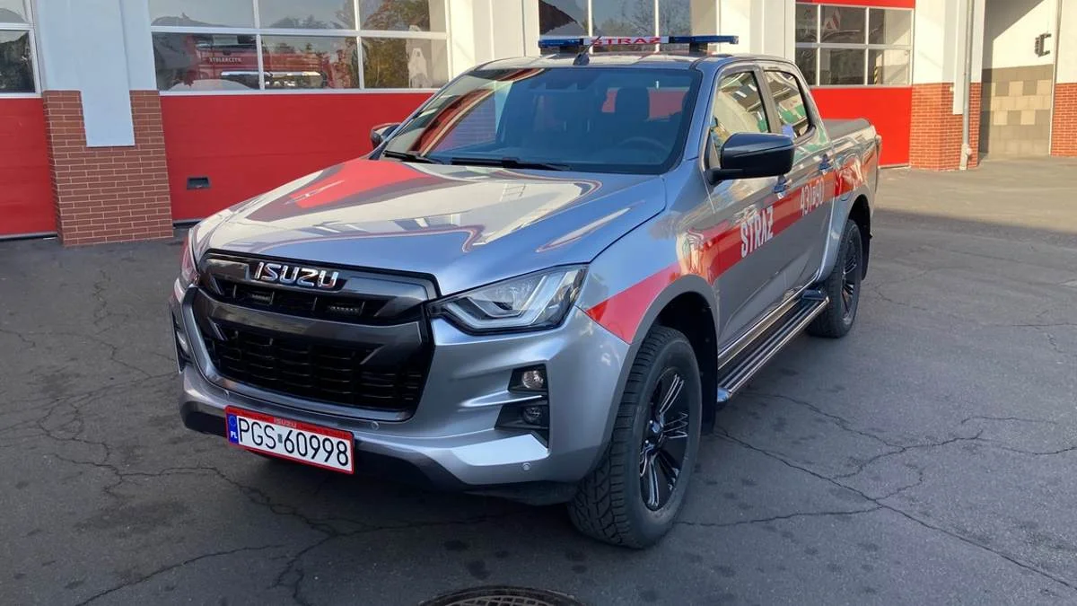 Nowy samochód ma służyć dowództwu Jednostki Ratowniczo-Gaśniczej w Gostyniu - Zdjęcie główne
