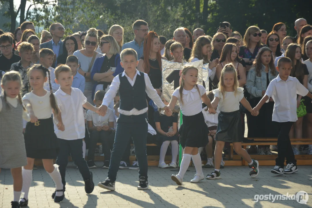 Rozpoczęcie roku szkolnego w szkole podstawowej nr 3 im. Przemysława II w Gostyniu