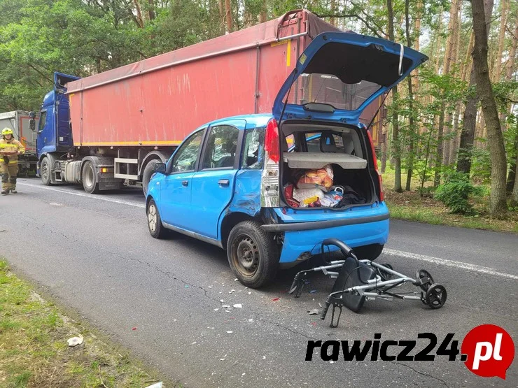 Wypadek na drodze wojewódzkiej 324 pomiędzy Rondem Załęcze a miejscowością Wiewierz