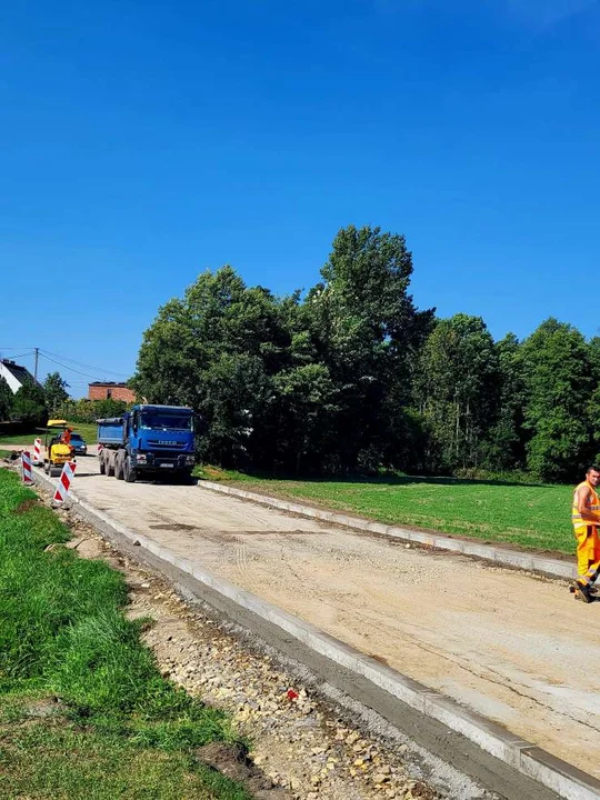 Zakończyła się przebudowa drogi Żerków - Bieździadów