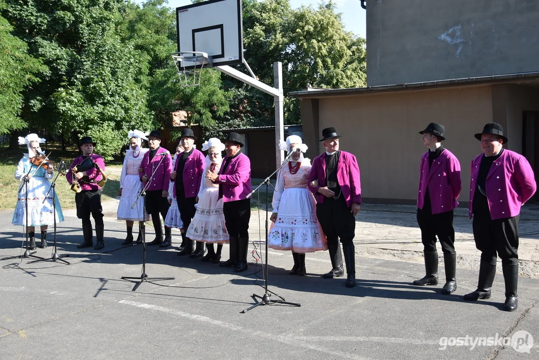 Spotkanie pod chmurka w Piaskach. Mieszkańcy zatańczyli z Biskupianami