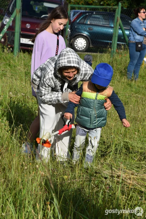 Weszli z kosami do  ogólnodostępnego sadu w Borku Wkp.