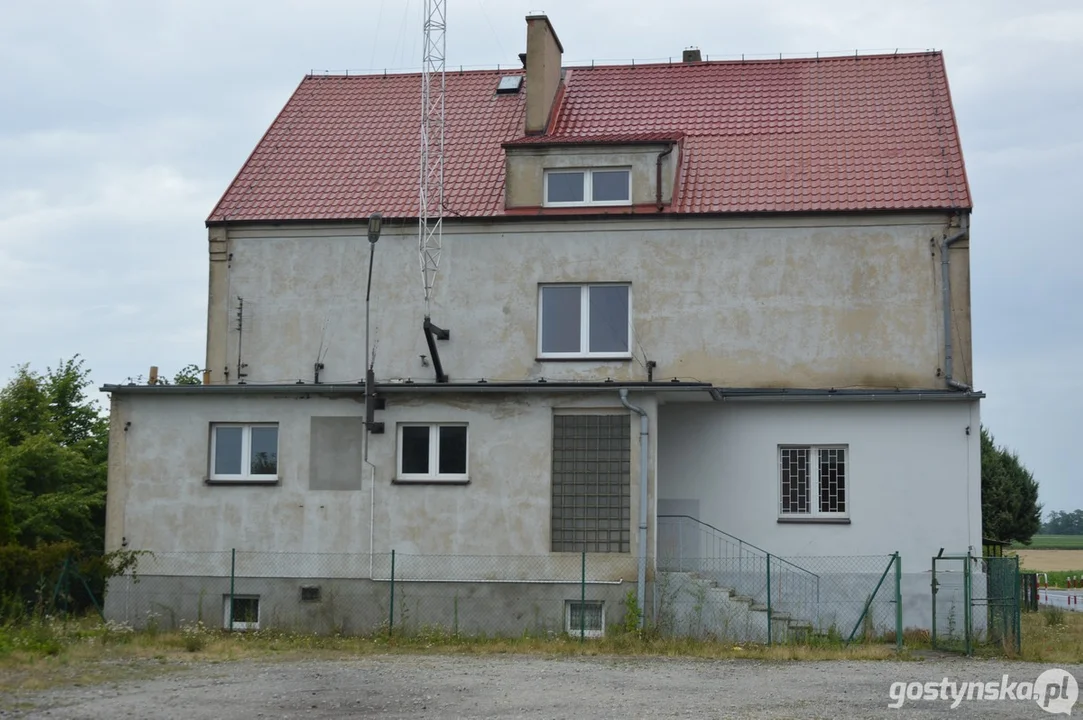 Gmina Krobia sprzedaje budynek dawnej Szkoły Podstawowej w Ciołkowie