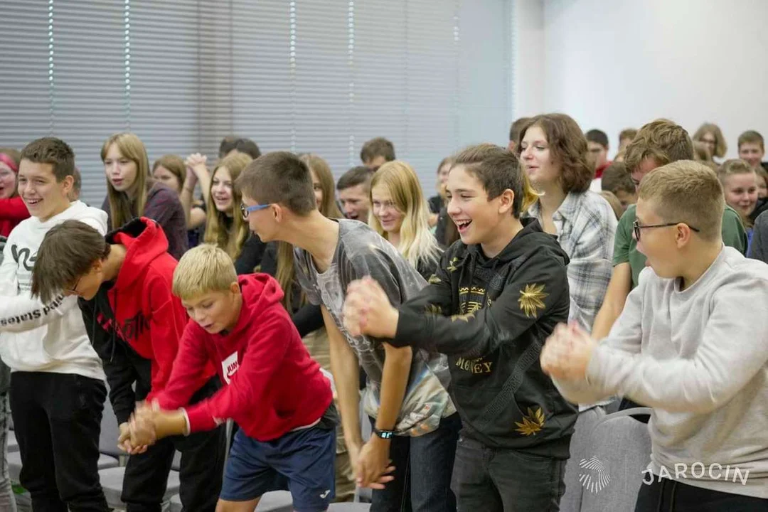 750 ósmoklasistów z gminy Jarocin wzięło udział w warsztatach „Akcja Inspiracja” [ZDJĘCIA] - Zdjęcie główne