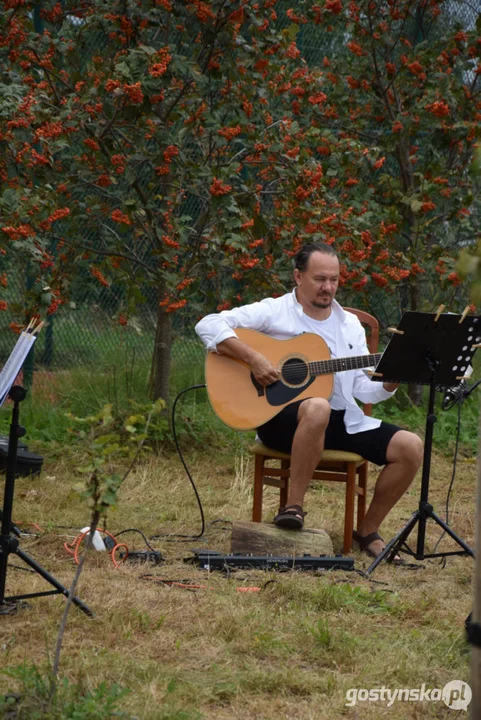 W harmonii z przyrodą - koncert w sadzie w Borku Wlkp.