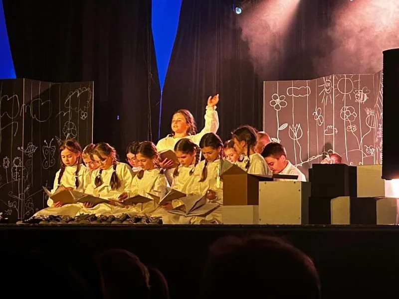 Gostyń. Premiera spektaklu, który przygotował teatr dziecięcy Nocne Marki ze Szkoły Podstawowej im. Marii Montessori