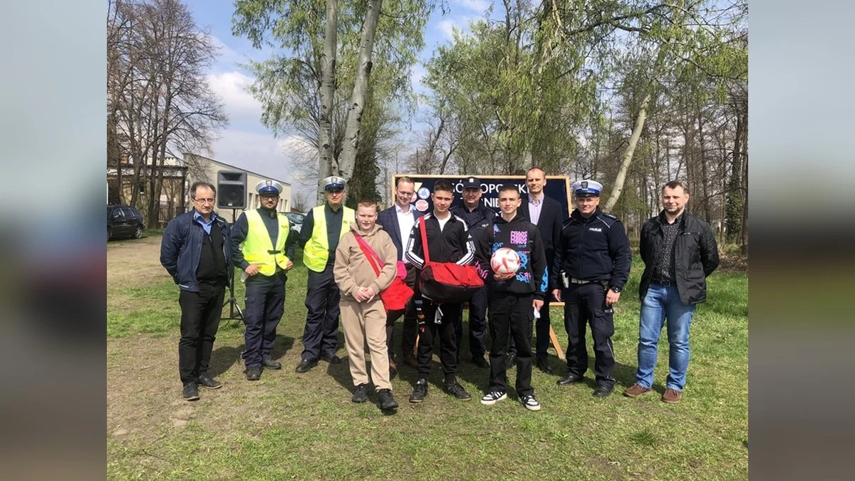 Znają przepisy ruchu drogowego i potrafią udzielić pomocy. Wzięli udział w konkursie [ZDJĘCIA] - Zdjęcie główne