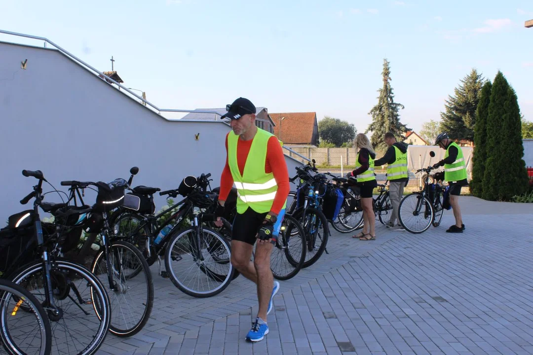 60 osób pielgrzymuje z Jarocina na Jasną Górę rowerami