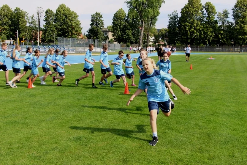 Na stadionie miejskim w Pleszewie trwa Olimpiada PPL Junior [ZDJĘCIA] - Zdjęcie główne