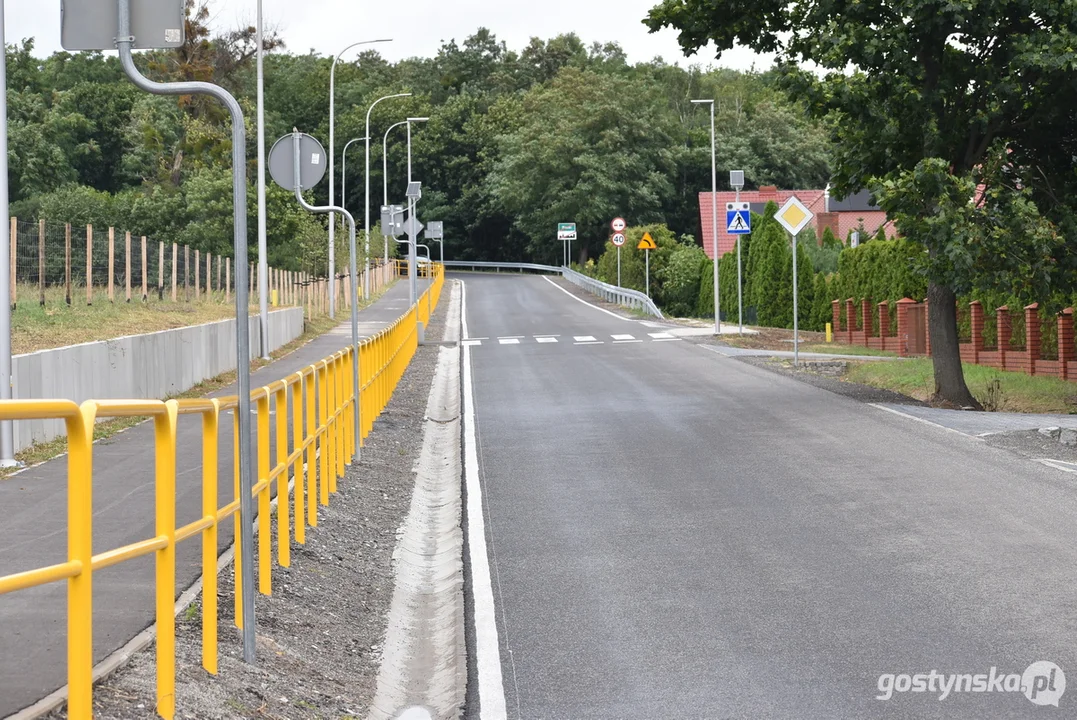 Otwarcie ulicy Drzęczewskiej w Piaskach i nowej świetlicy wiejskiej w Drzęczewie Drugim