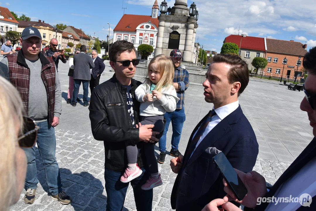 Lider Konfederacji Krzysztof Bosak w Gostyniu spotkał się z mieszkańcami