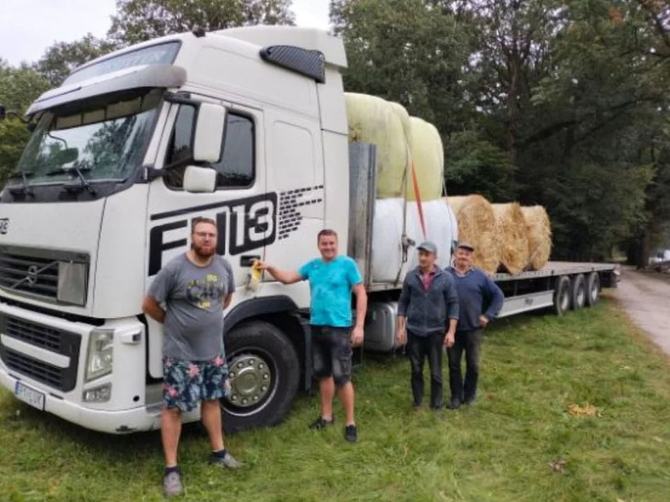 Dwa transporty paszy dla zwierząt gospodarskich dotarły do powiatu kłodzkiego