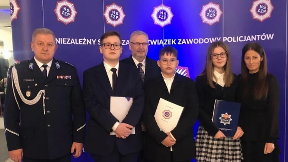 Rawicz. Nagrody i listy gratulacyjne dla rawickich uczniów