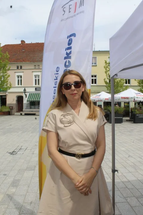 Poseł Barbara Oliwiecka gościła z mobilnym biurem poselskim w Jarocinie