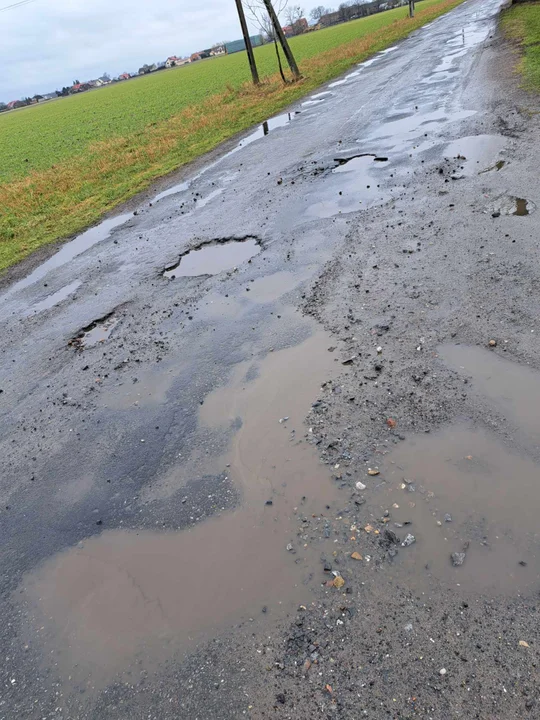 Zniszczona droga w Koźmińcu