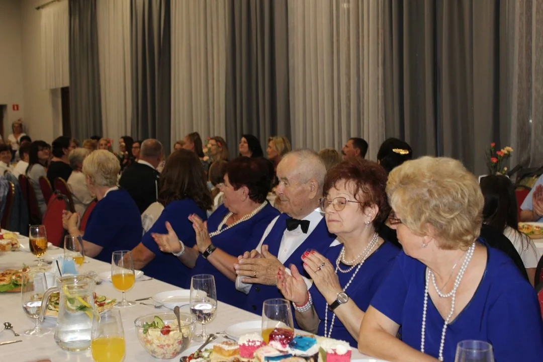 Uroczystość Matki Bożej Cieleckiej w parafii św. Małgorzaty w Cielczy z zawierzeniem KGW z gminy Jarocin