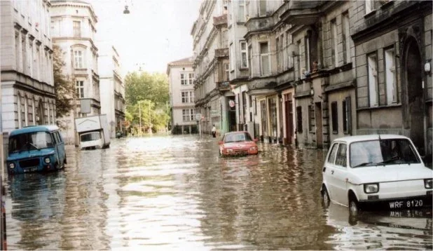 Ludzie płaczą i błagają Boga, żeby nie było powtórki. W 1997 roku Wrocław przeżył horror [ZDJĘCIA] - Zdjęcie główne