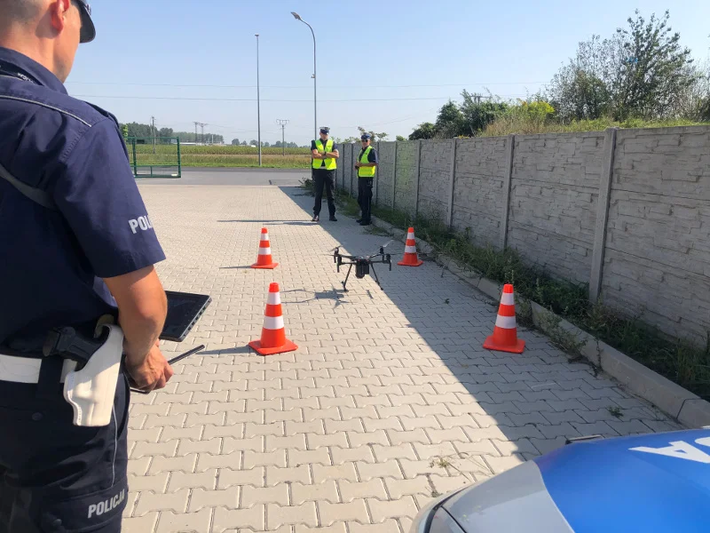 Policyjny dron monitorował zachowania kierowców w powiecie rawickim