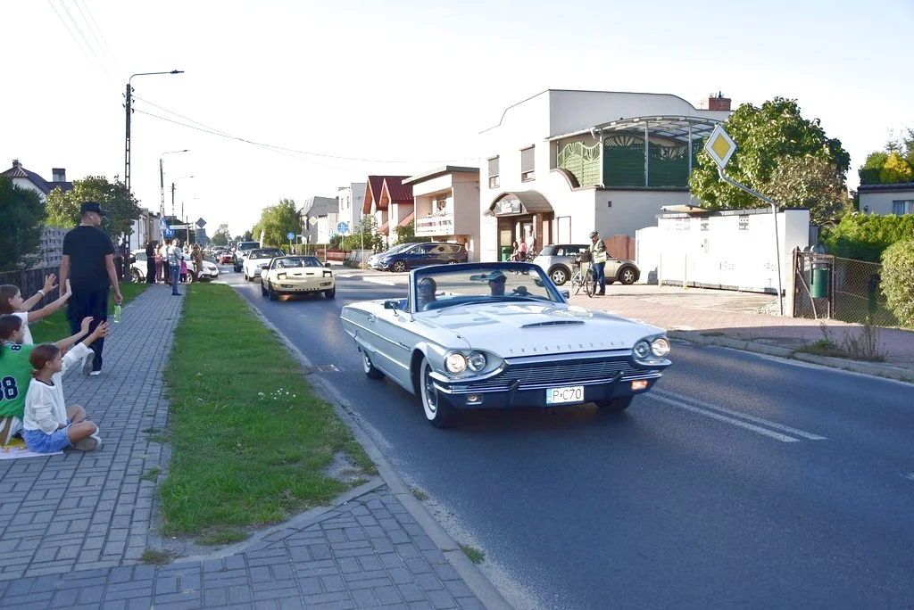 Krotoszyn. Parada amerykańskich samochodów. Kroto Amcar Spot 2024 [ZDJĘCIA I FILM] - Zdjęcie główne