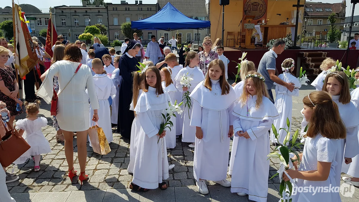 Gostyń - Boże Ciało 2023 - procesja ulicami miasta