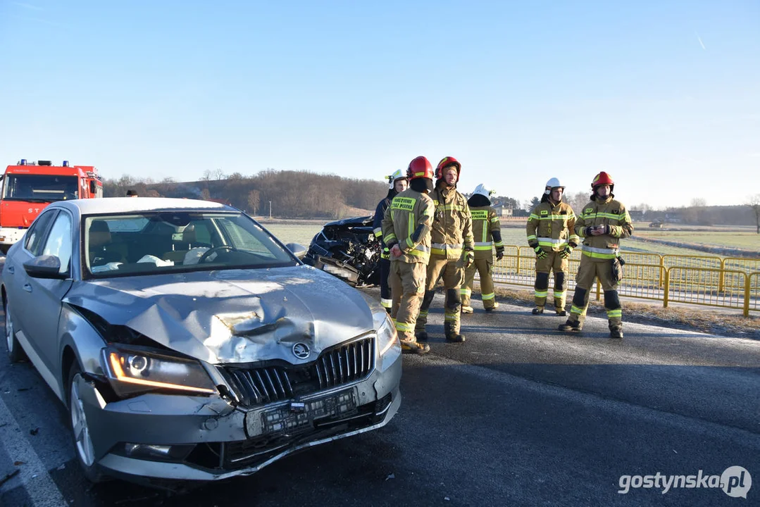 Wypadek na DW434 Gostyń - Poznań. Zderzyły się trzy samochody