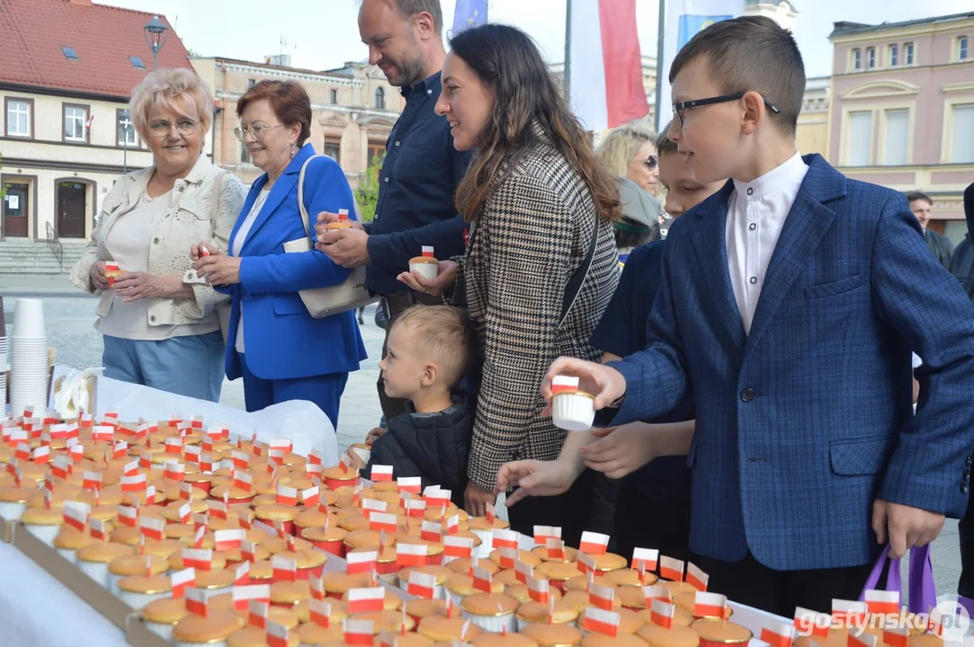 Obchody 234. rocznicy uchwalenia Konstytucji 3 Maja i festyn PRL w Krobi
