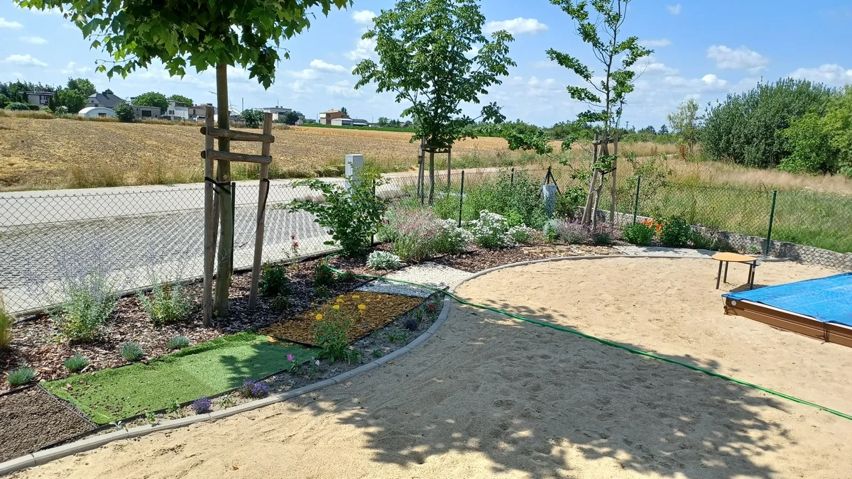 Konkurs "Najpiękniejszy ogród i działka powiatu gostyńskiego" - prezentujemy ogród Żłobka Gminnego w Krobi - Zdjęcie główne