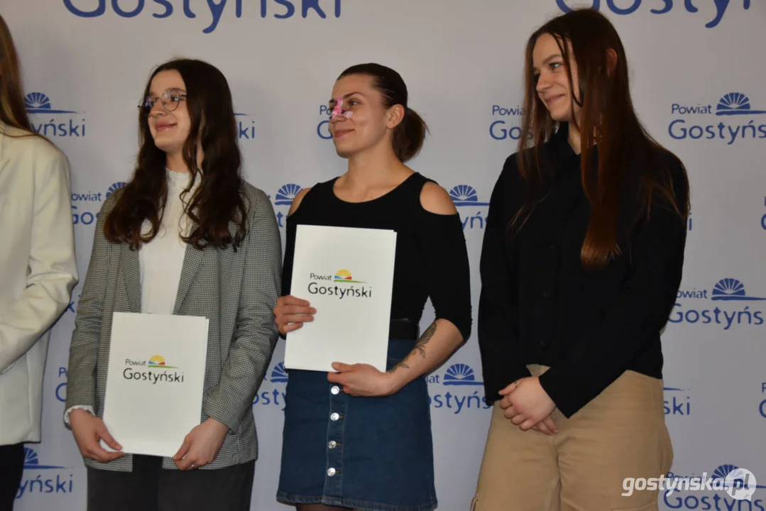 Zarząd Powiatu Gostyńskiego rozdał stypendia młodym sportowcom