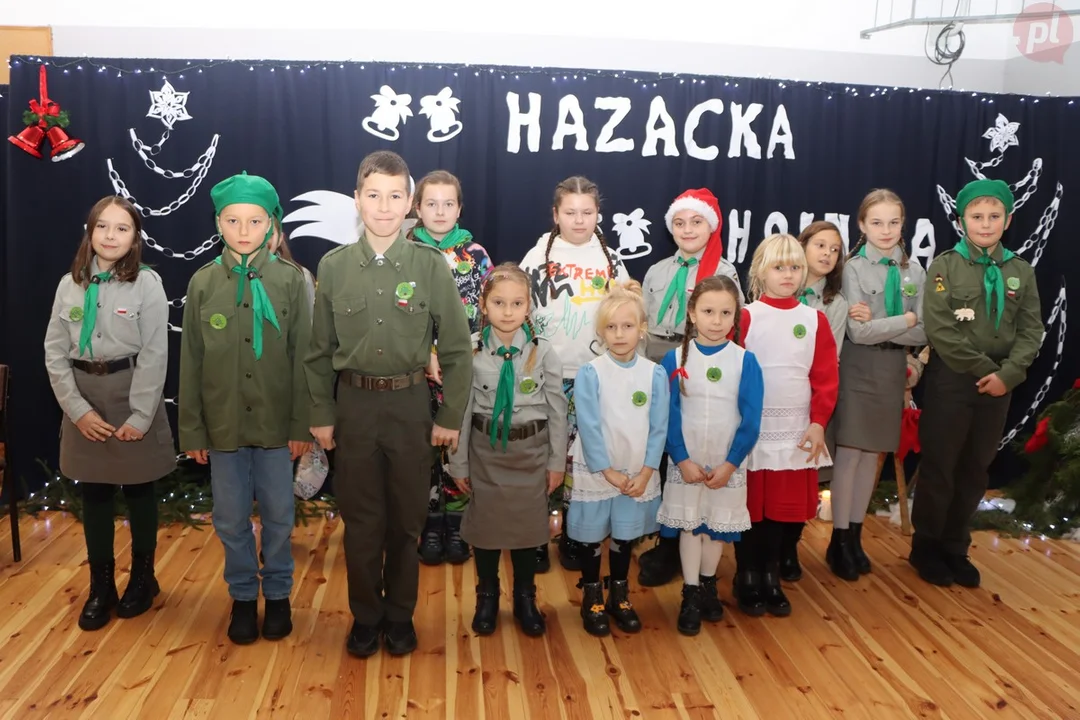 Mieszkańcy Hazów ubierali choinkę w Zielonej Wsi