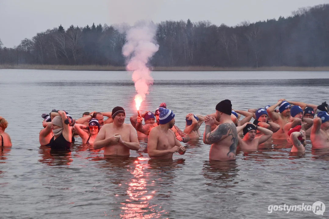 Klub Morsów "Niedźwiedź" Gostyń zorganizował dla WOŚP piknik na plaży jeziora cichowskiego