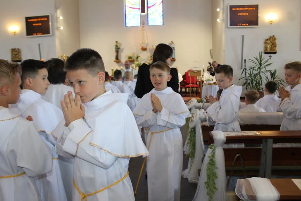 Pierwsza Komunia Święta w parafii Matki Bożej Fatimskiej w Jarocinie