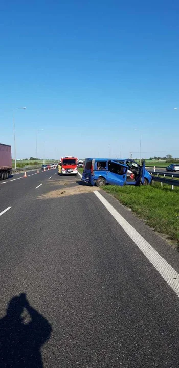 Pijana kobieta z dwójką dzieci uciekała przed policją. Doprowadziła do zderzenia