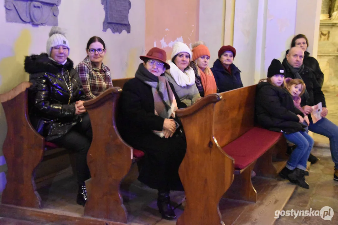 Chór Słowiki 60 - koncert kolęd w kościele na Zdzieżu w Borku Wlkp.