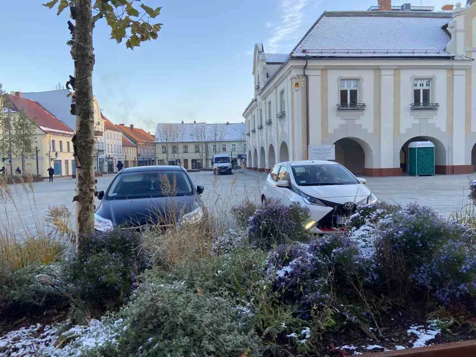 Auta na rynku w Jarocinie