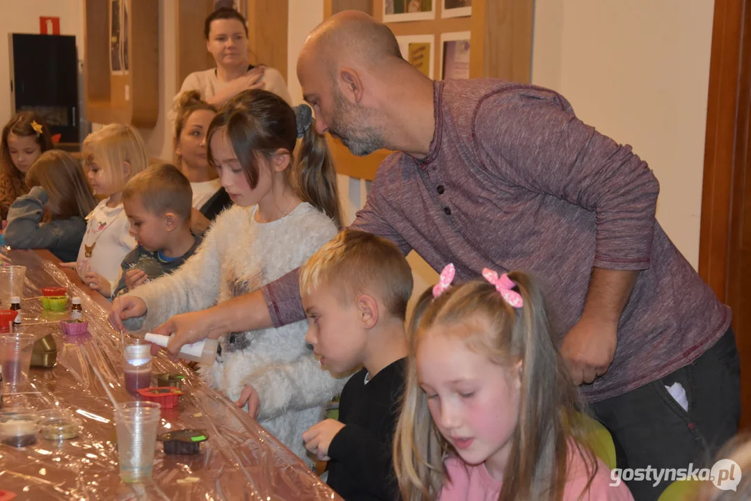 Niedziela w bibliotece w Gostyniu w świątecznym klimacie