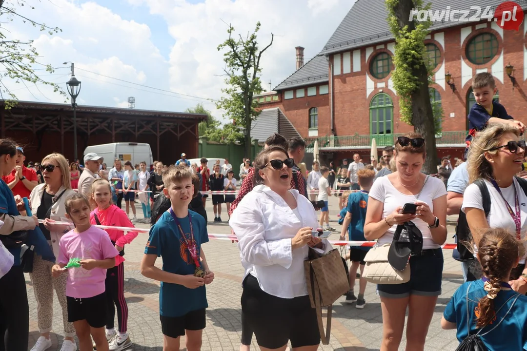 Sztafety szkolne w ramach 24h Rawickiego Festiwalu Sportu