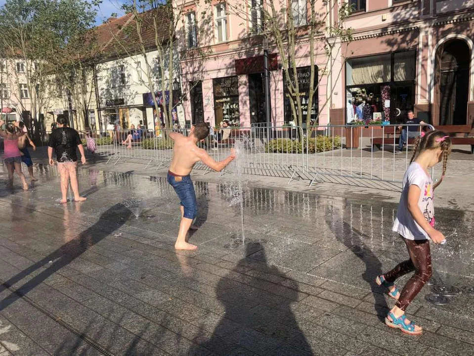 Jarociński sanepid ostrzega przed kąpielami w fontannach [ZDJĘCIA] - Zdjęcie główne