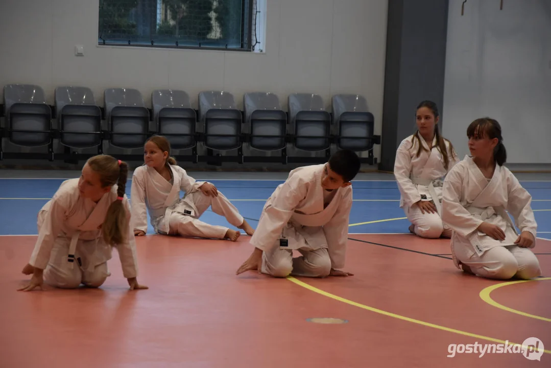 Trening Klubu TKKF Tęcza w nowej hali sportowej w Gostyniu