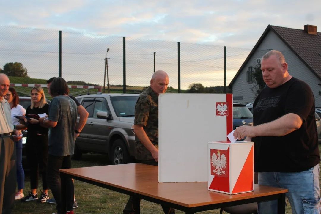 Po trzech tygodniach chciano odwołać sołtyskę Brzóstkowa. Zaskakujący wynik zebrania wiejskiego